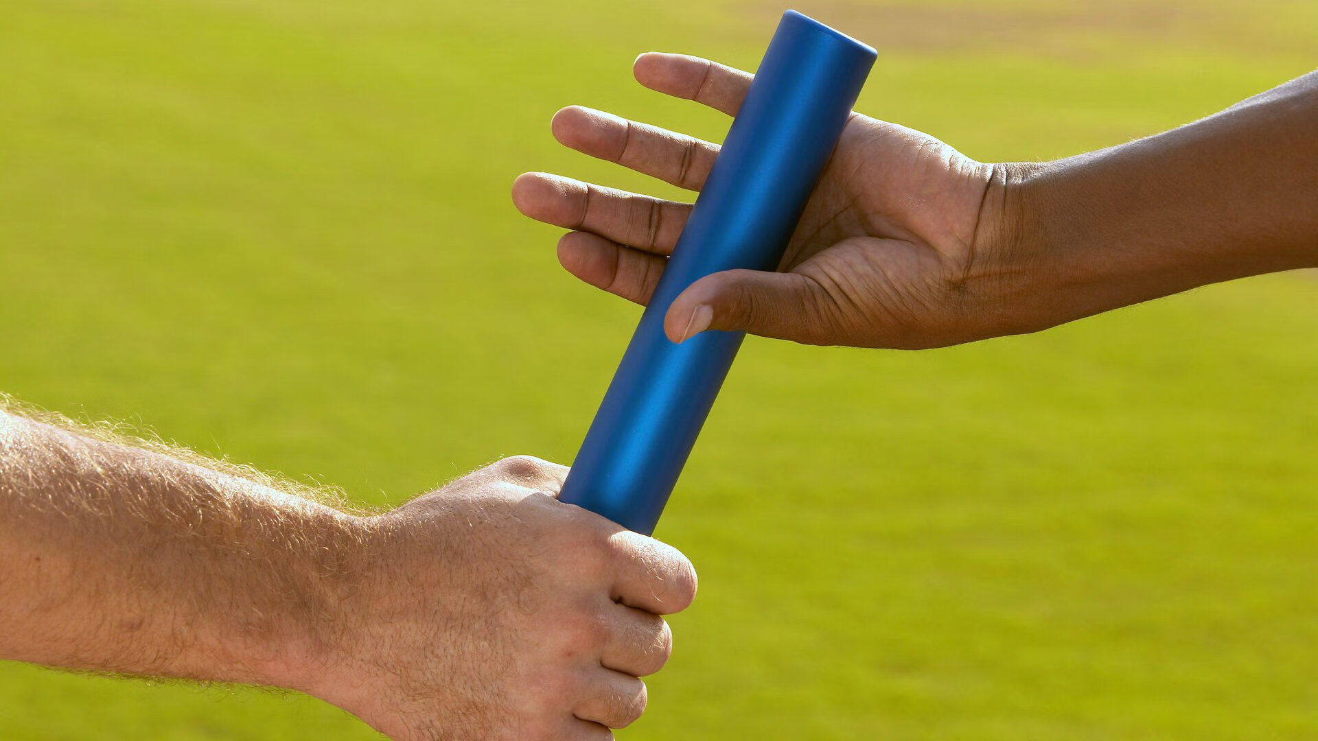 开云体育官方网站-赛道新章，范弗利特在F1揭幕战之夜点燃全场