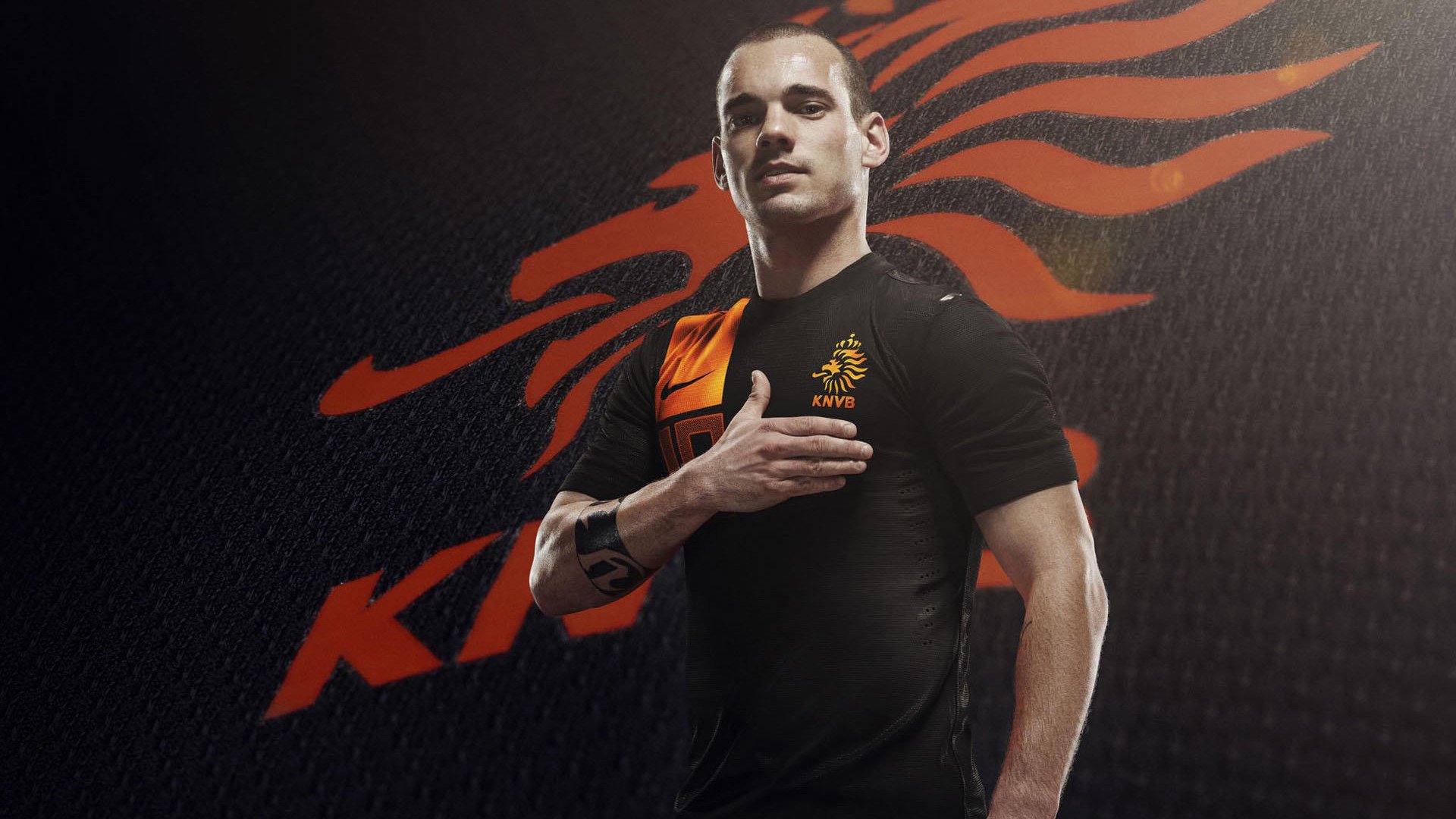 开云体育官网-库里，在绿茵场边完成三分球的终极朝圣